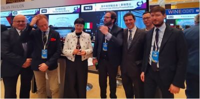 CONSOLE_GENERALE_DITALIA_DI_CHONGQING_DOTT_SCHINA__RESPONSABILE_UFFICIO_ICEITA_DI_PECHIN_DOTT_PENSABENE__